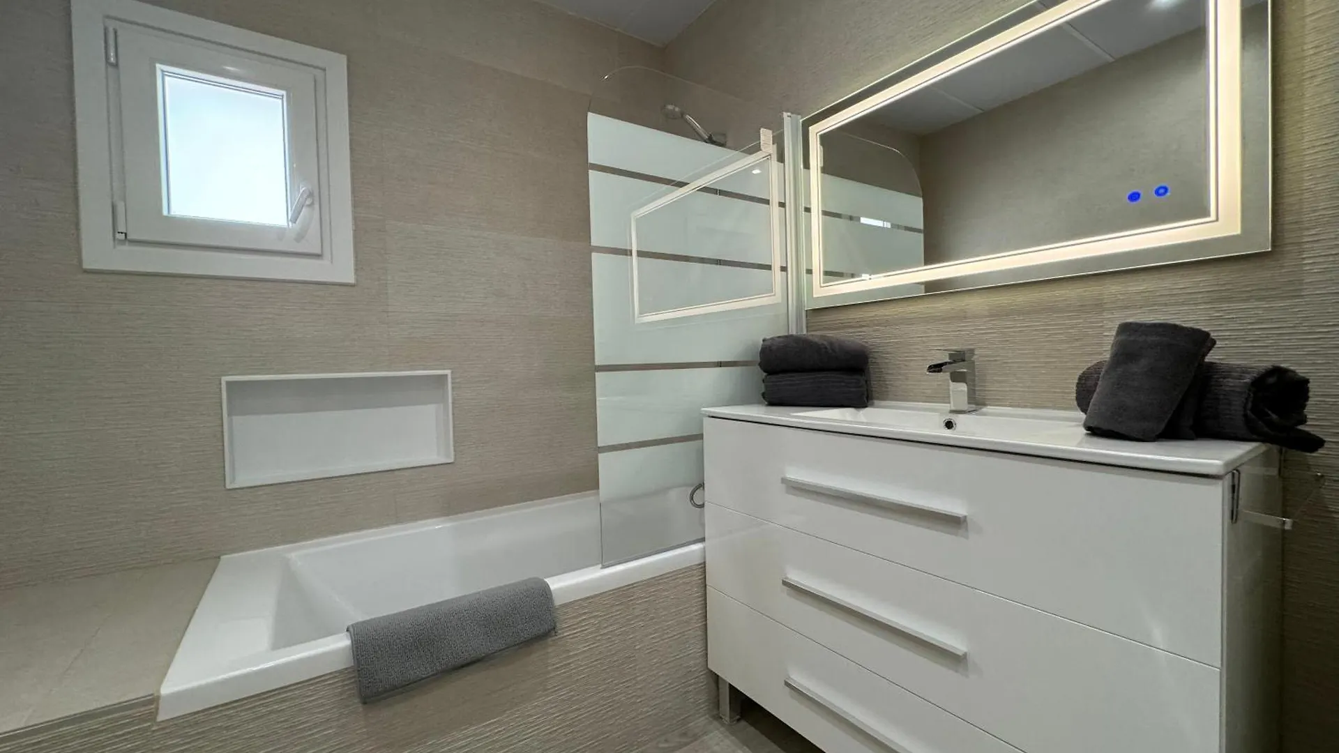 Banus Harbour Apartment Marbella